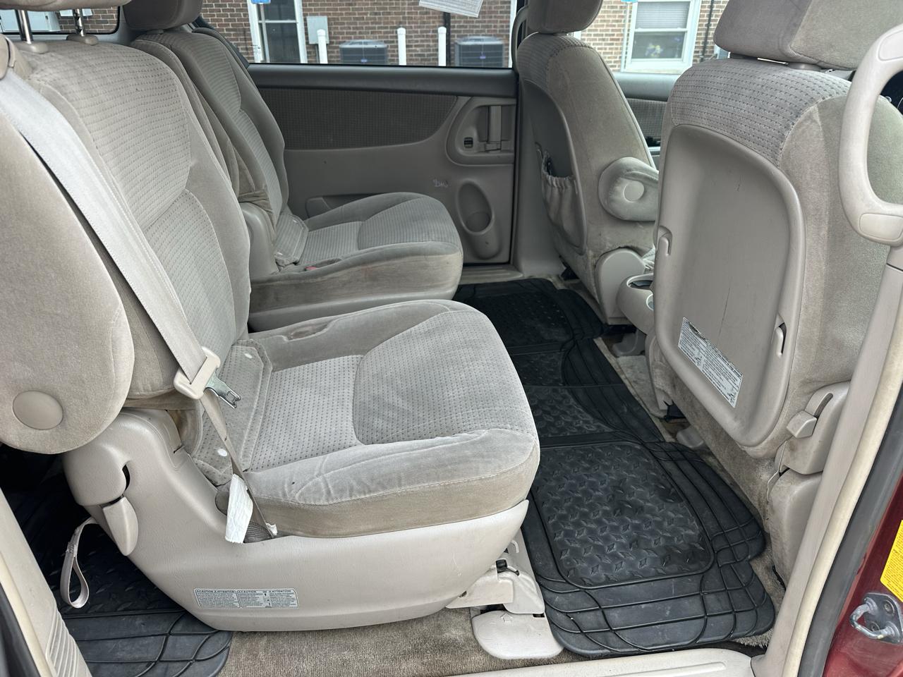 Toyota Sienna 5dr 7-Pass Van V6 LE FWD (Natl) 2006