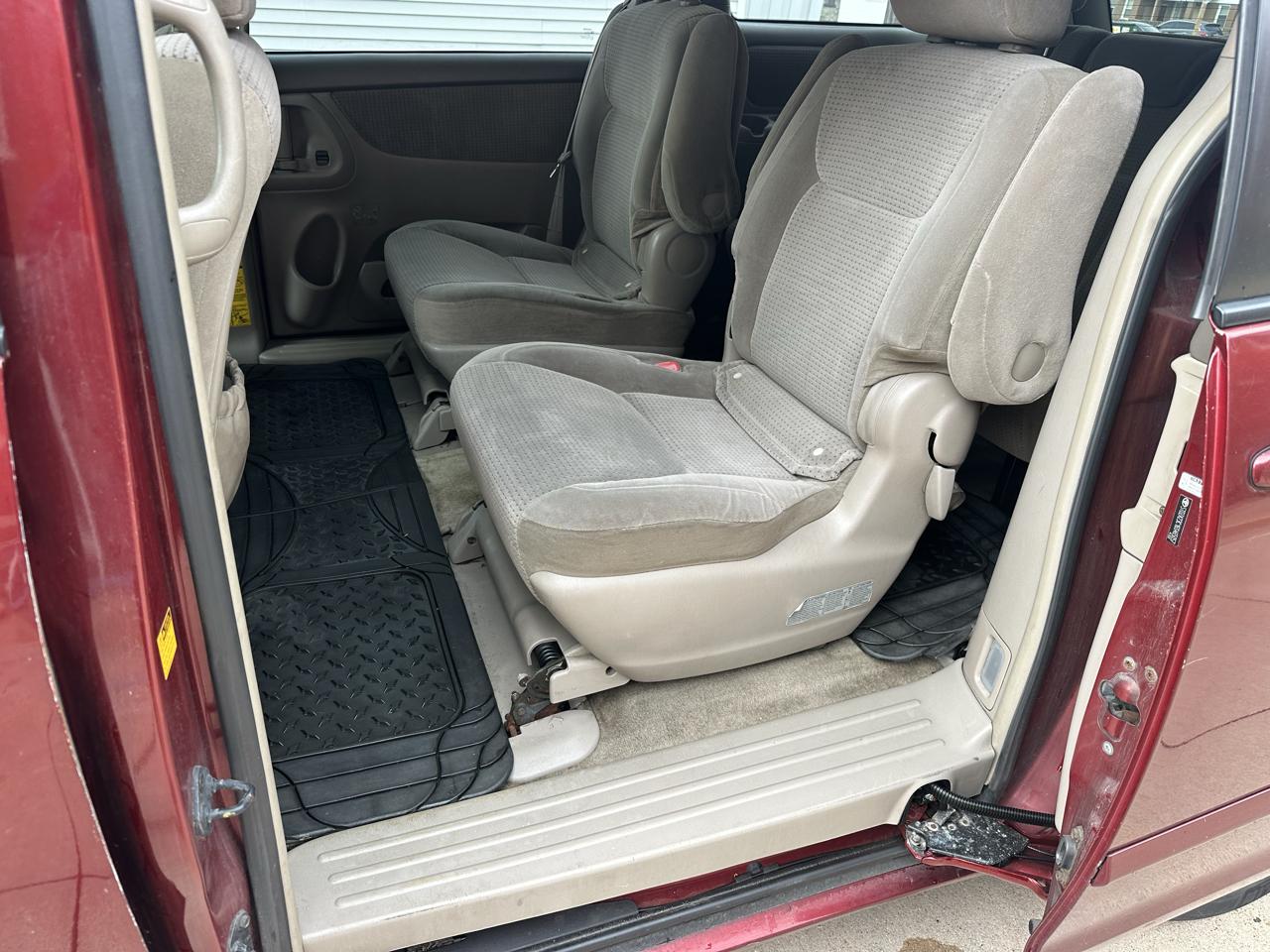 Toyota Sienna 5dr 7-Pass Van V6 LE FWD (Natl) 2006