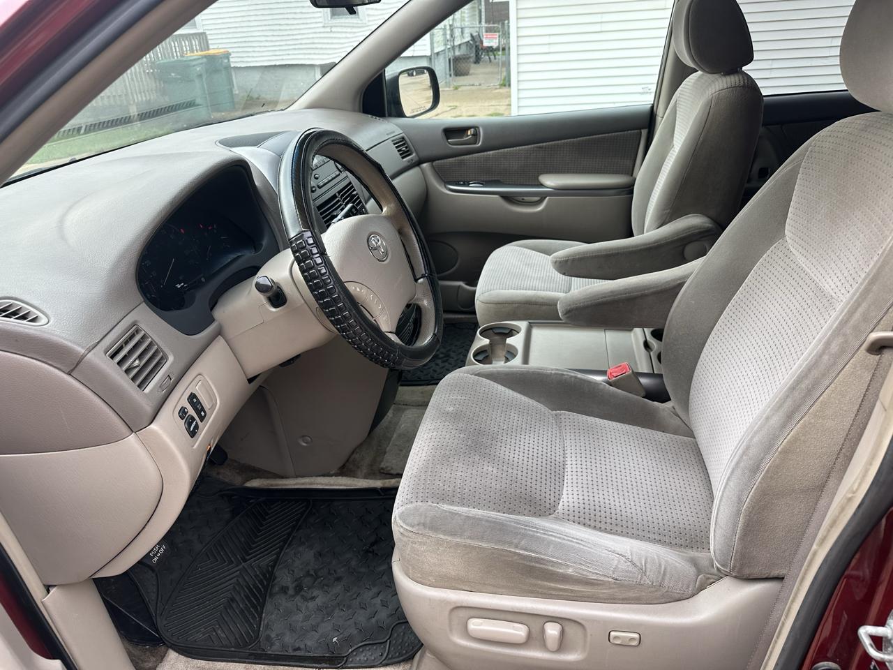 Toyota Sienna 5dr 7-Pass Van V6 LE FWD (Natl) 2006