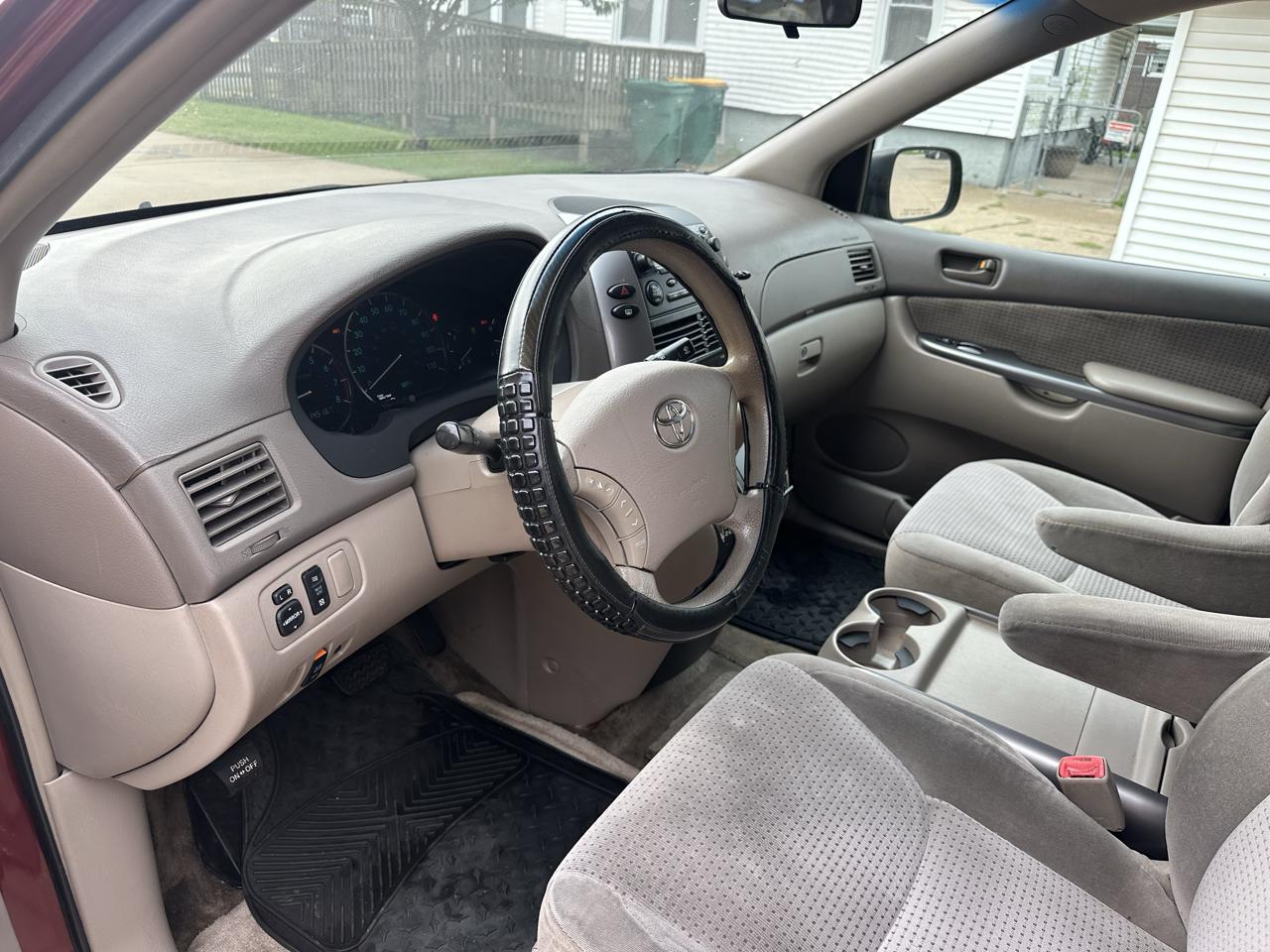 Toyota Sienna 5dr 7-Pass Van V6 LE FWD (Natl) 2006