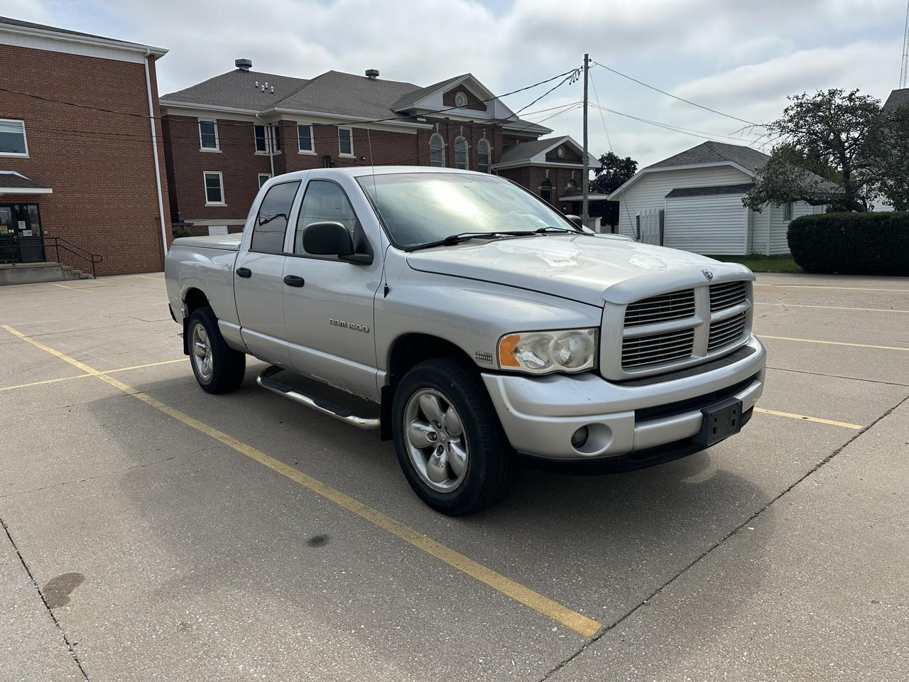 Dodge Ram 1500 4dr Quad Cab 140.5" WB 4WD SLT 2003