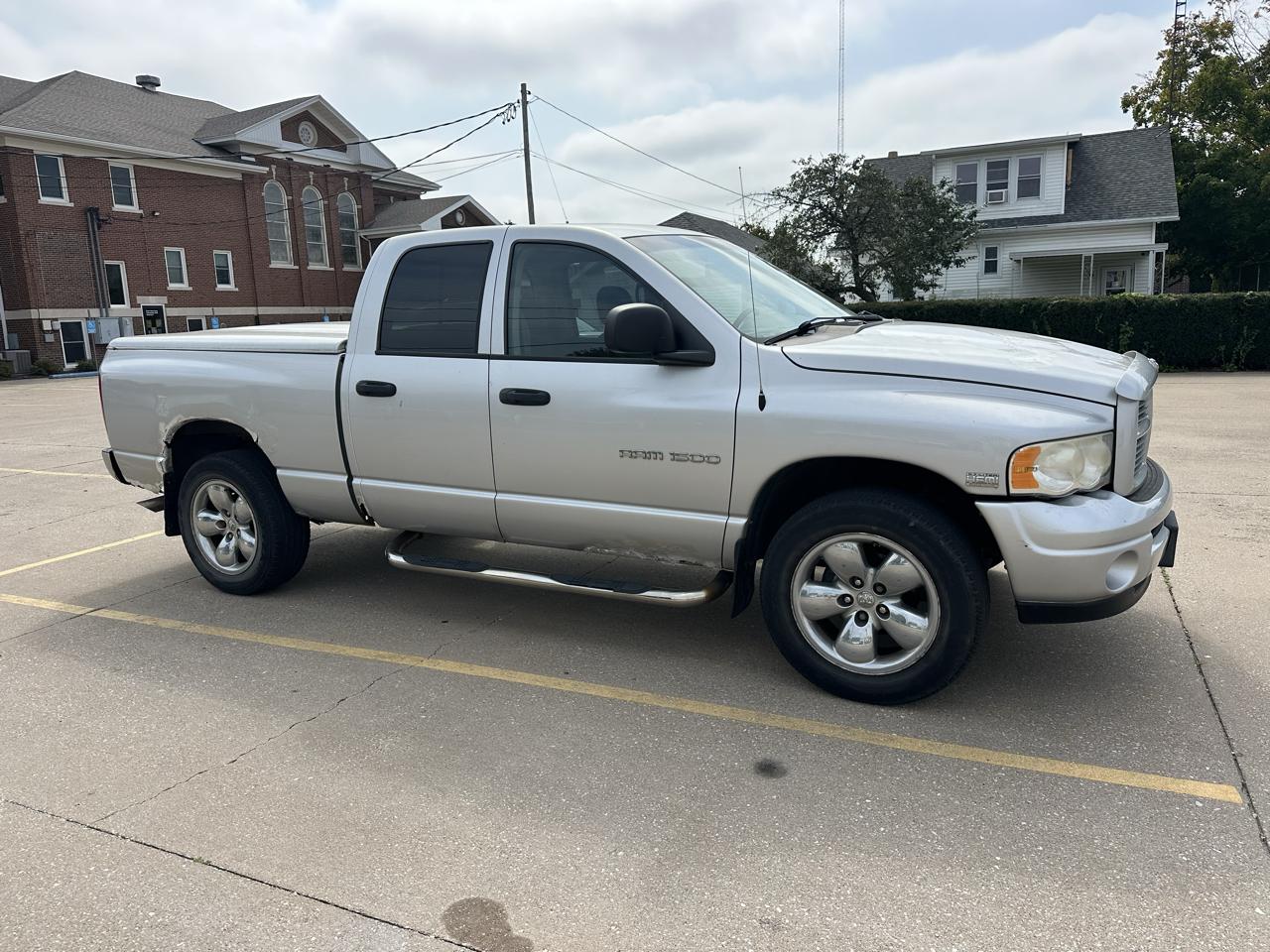 Dodge Ram 1500 4dr Quad Cab 140.5" WB 4WD SLT 2003