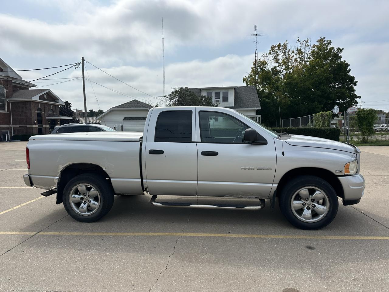 Dodge Ram 1500 4dr Quad Cab 140.5" WB 4WD SLT 2003