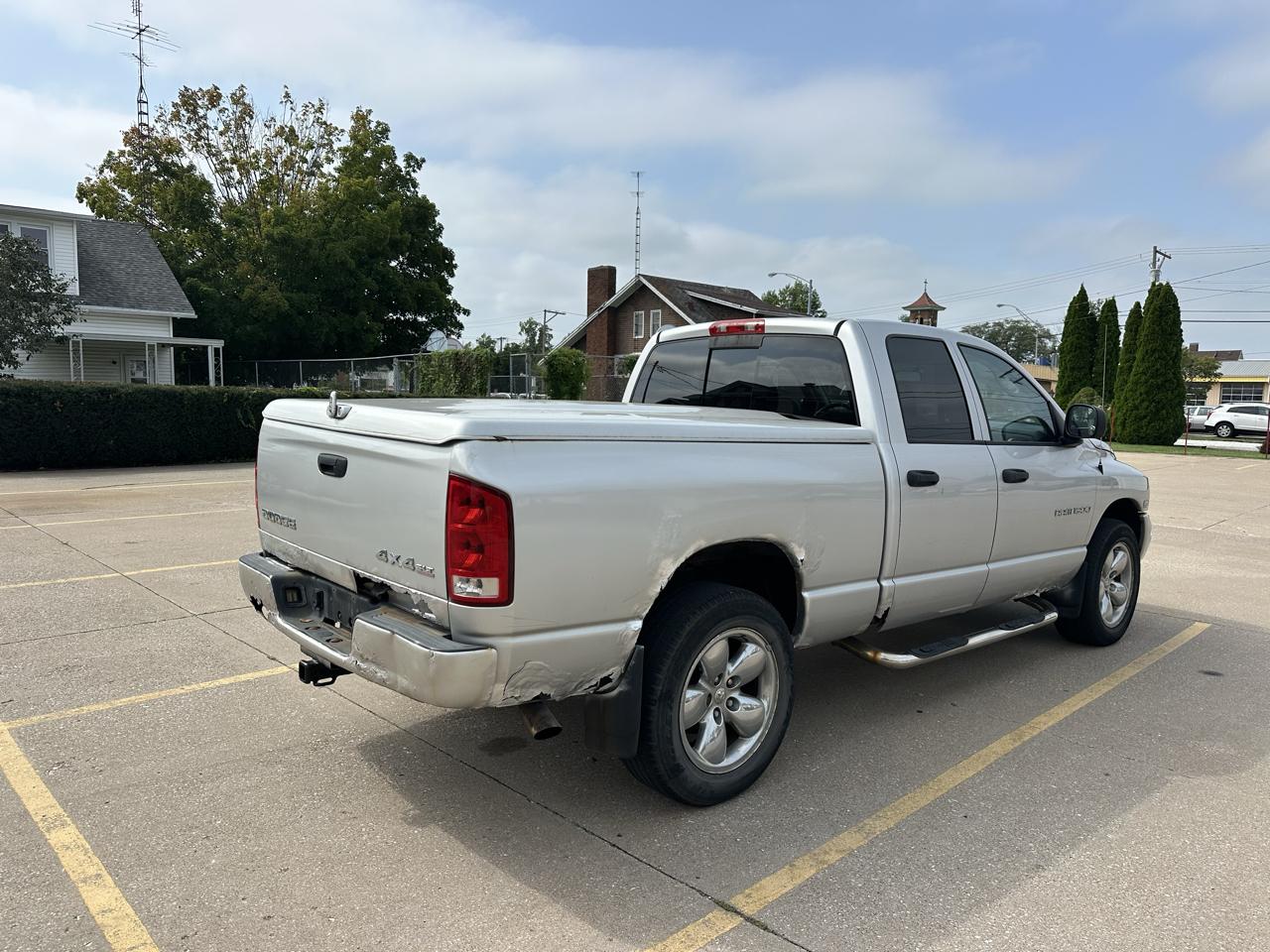 Dodge Ram 1500 4dr Quad Cab 140.5" WB 4WD SLT 2003