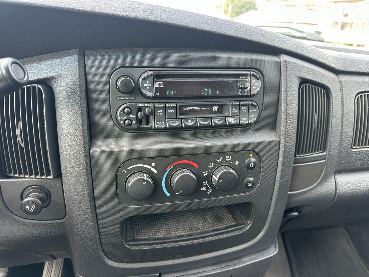 Dodge Ram 1500 4dr Quad Cab 140.5" WB 4WD SLT 2003
