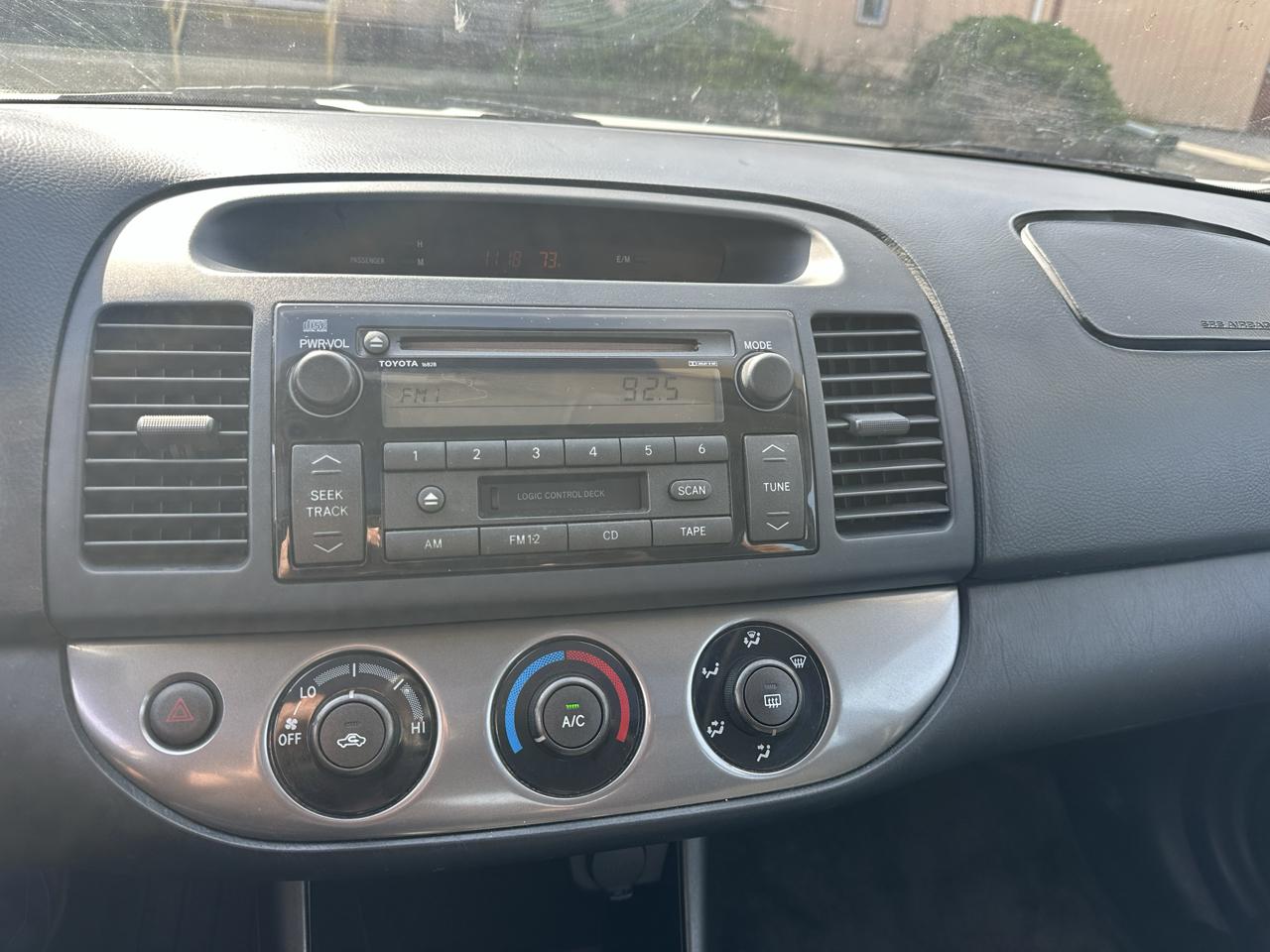 Toyota Camry 4dr Sdn XLE Auto (Natl) 2003