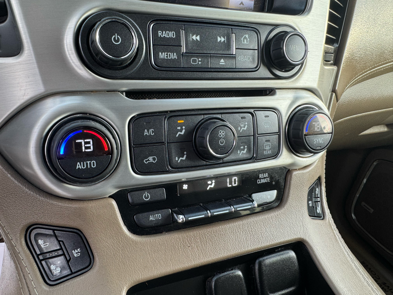 GMC Yukon XL 4WD 4dr SLT 2016 GMC Yukon XL 4WD 4dr SLT 2016