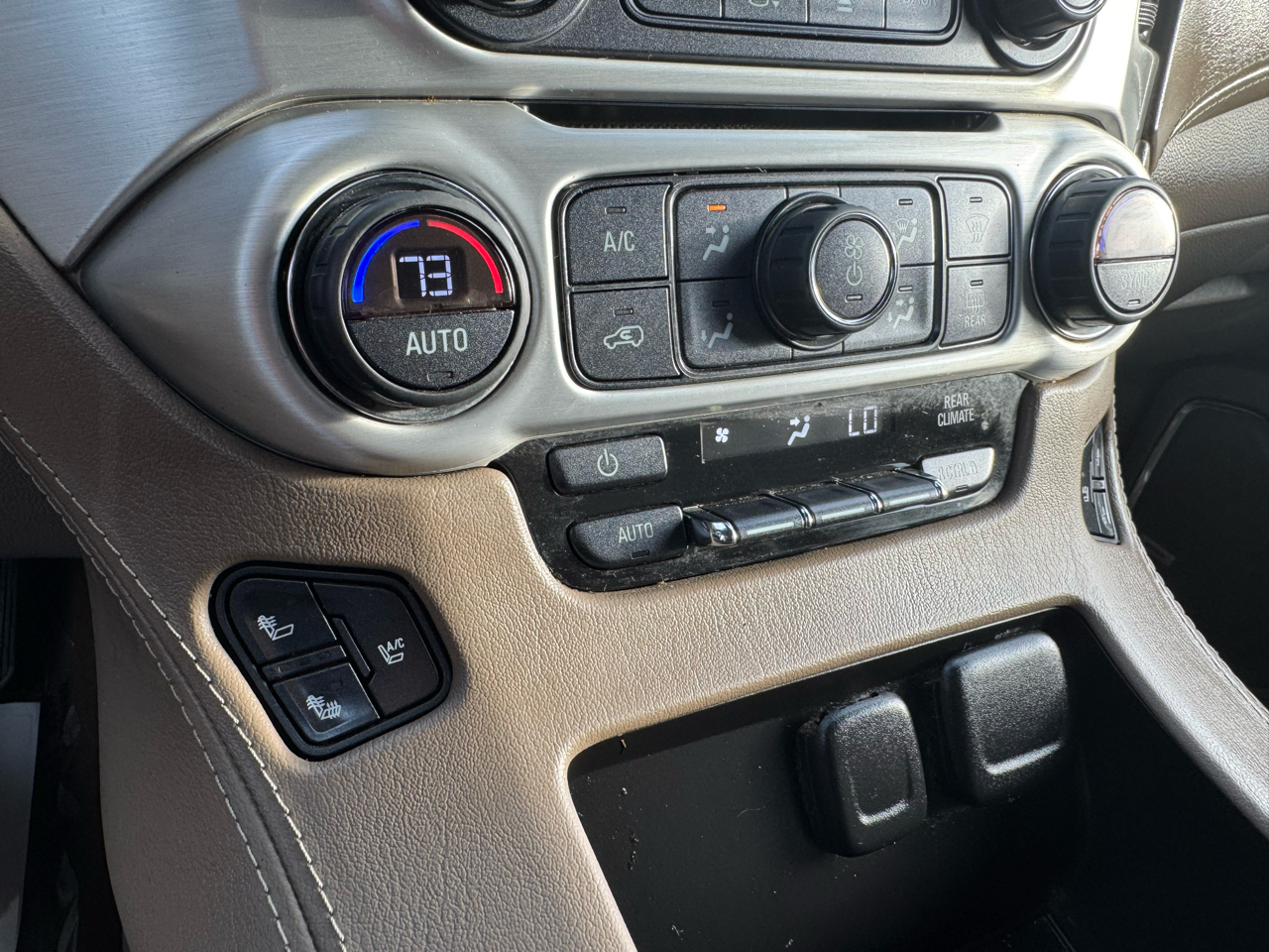 GMC Yukon XL 4WD 4dr SLT 2016 GMC Yukon XL 4WD 4dr SLT 2016