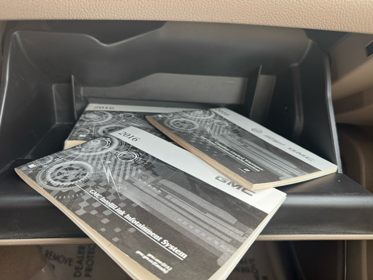 GMC Yukon XL 4WD 4dr SLT 2016 GMC Yukon XL 4WD 4dr SLT 2016