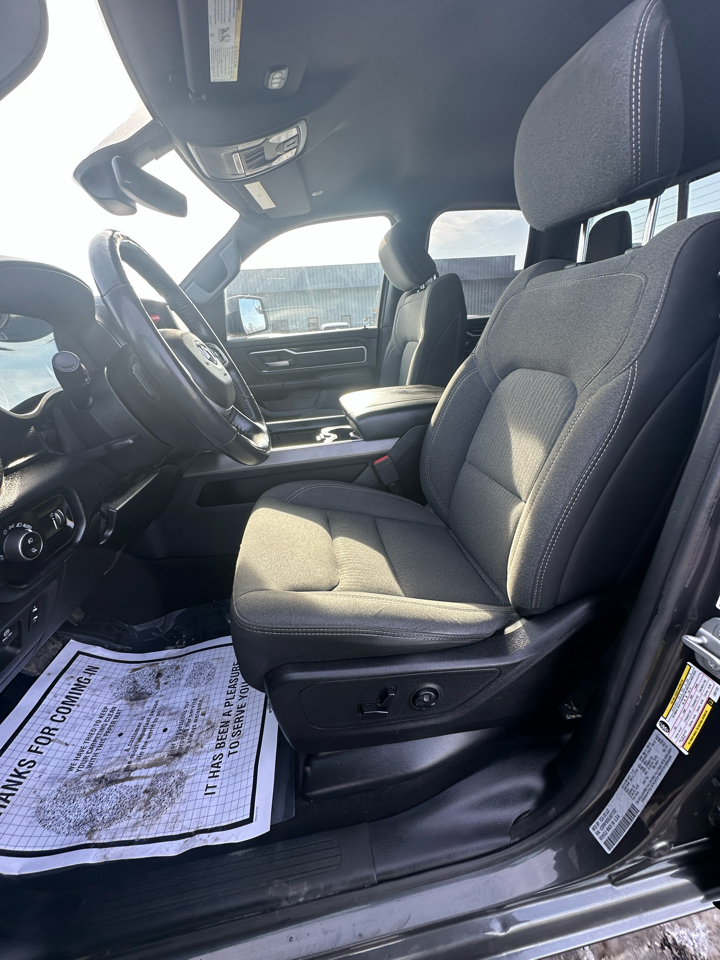 RAM 1500 Big Horn 4x4 Quad Cab 6'4" Box 2020