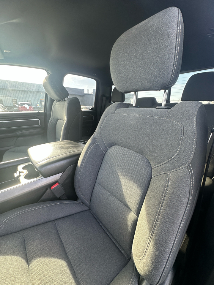 RAM 1500 Big Horn 4x4 Quad Cab 6'4" Box 2020