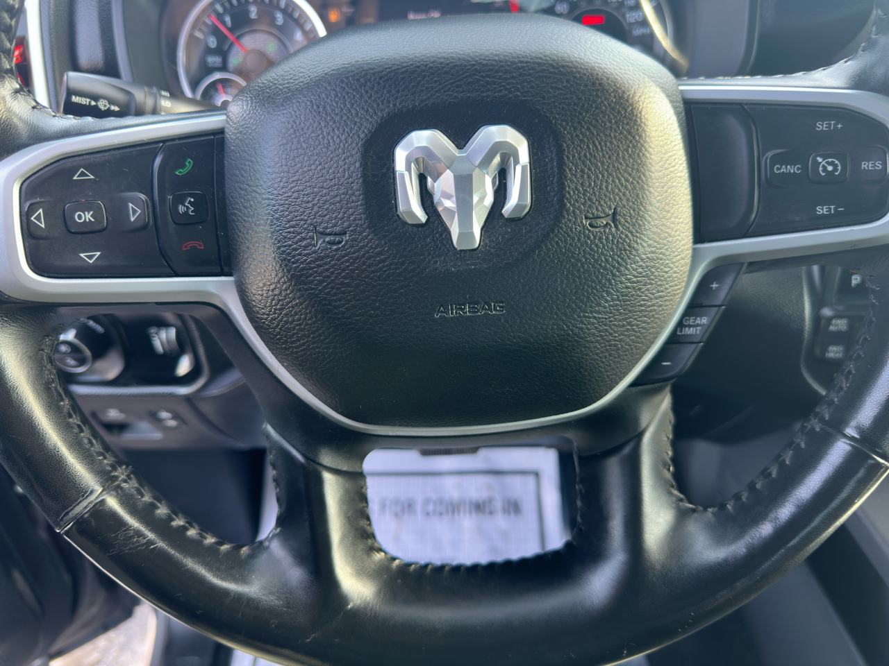 RAM 1500 Big Horn 4x4 Quad Cab 6'4" Box 2020