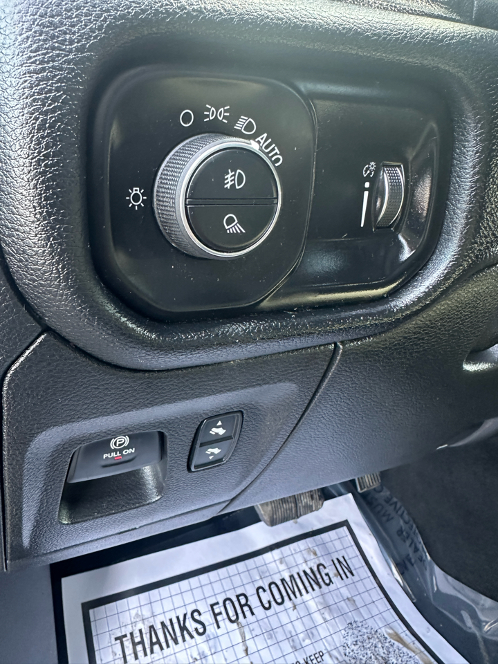 RAM 1500 Big Horn 4x4 Quad Cab 6'4" Box 2020