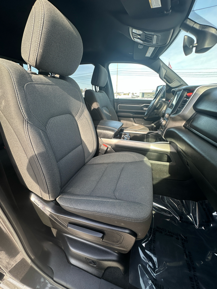 RAM 1500 Big Horn 4x4 Quad Cab 6'4" Box 2020