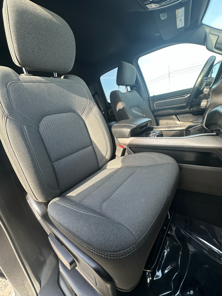 RAM 1500 Big Horn 4x4 Quad Cab 6'4" Box 2020