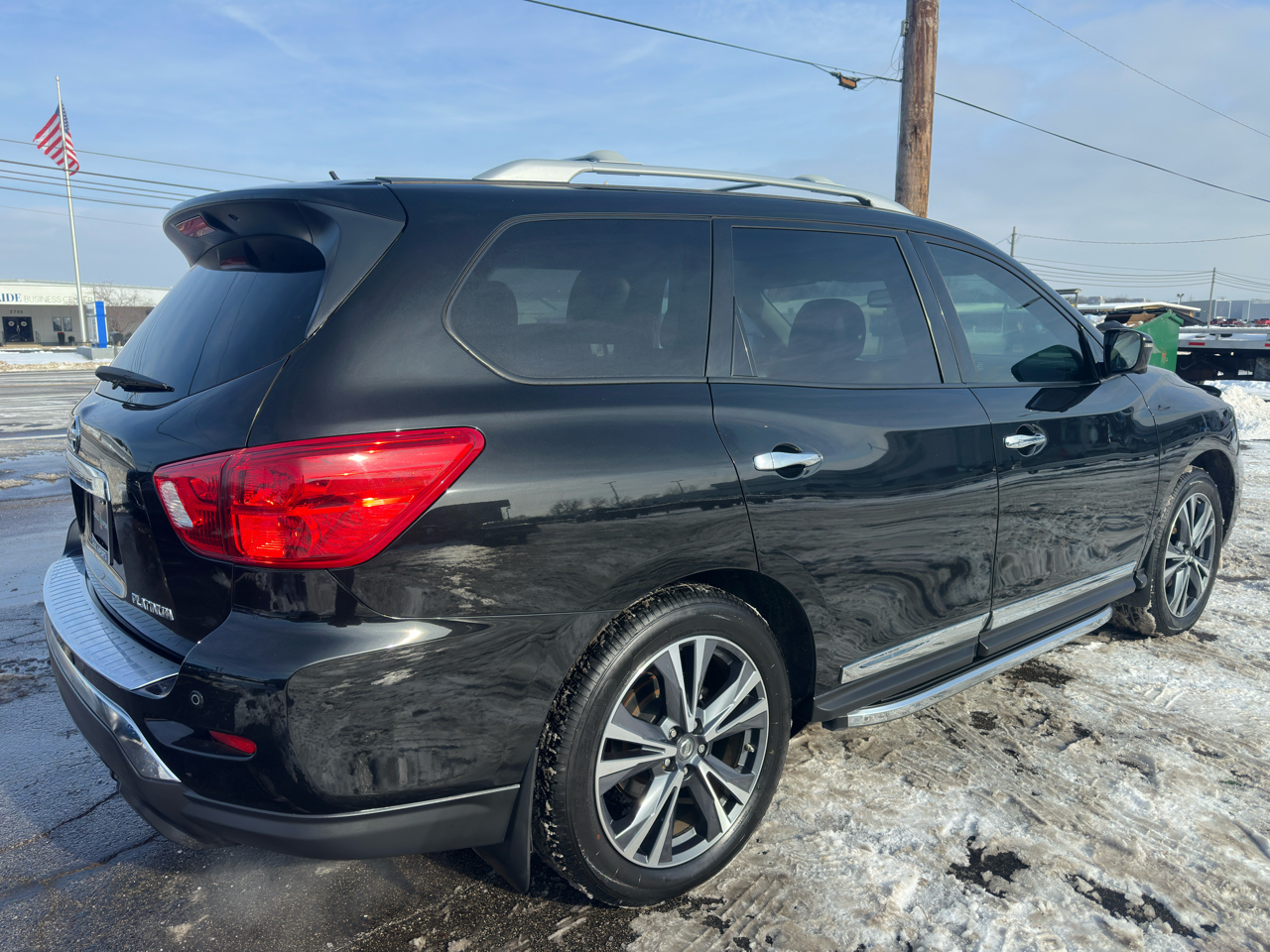Nissan Pathfinder FWD Platinum 2018