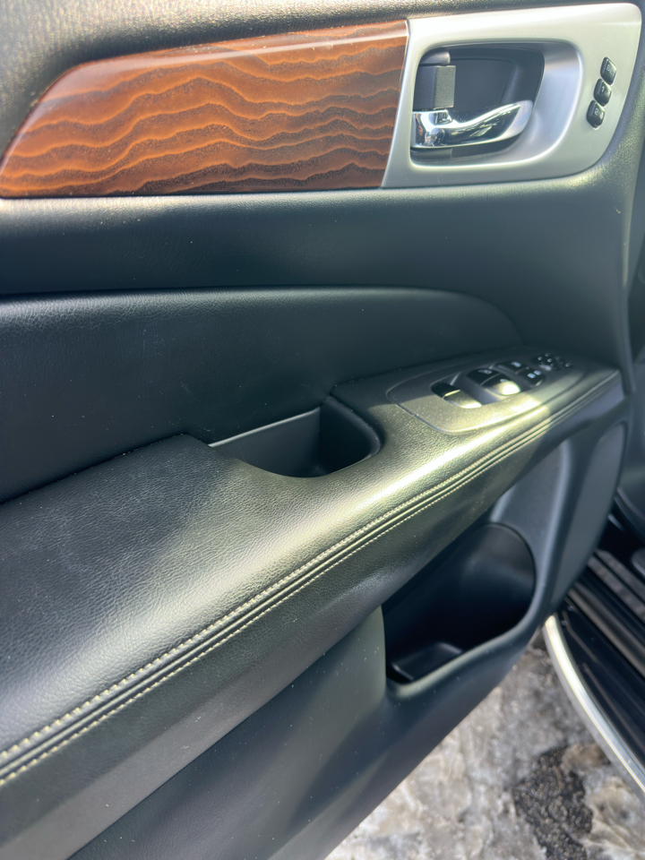 Nissan Pathfinder FWD Platinum 2018