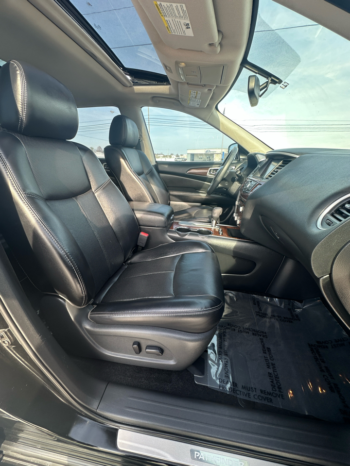 Nissan Pathfinder FWD Platinum 2018