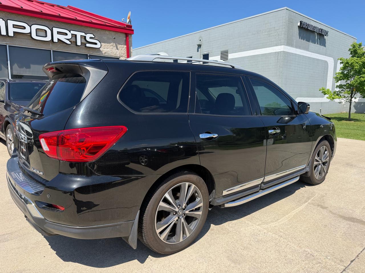 Nissan Pathfinder FWD Platinum 2018