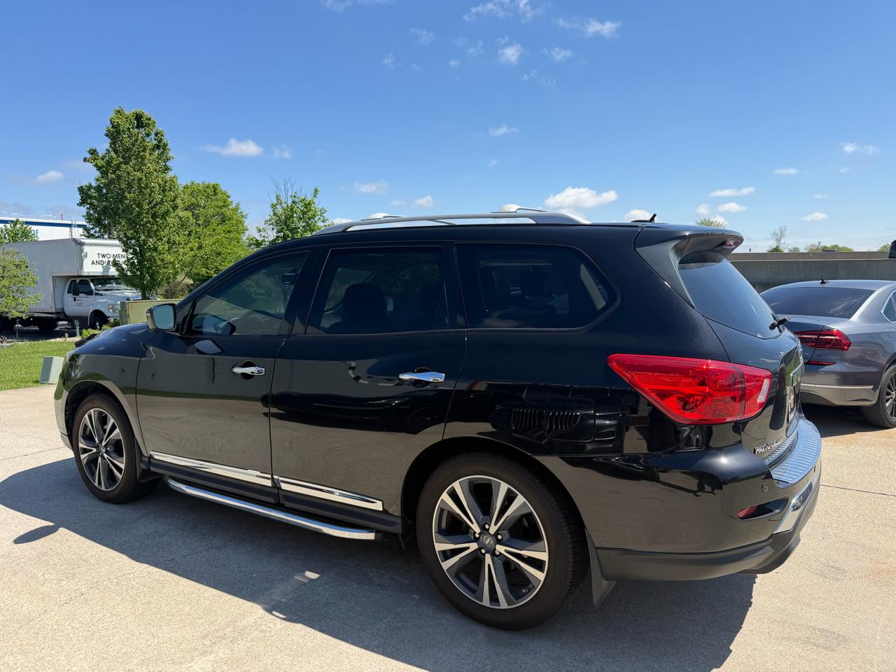 Nissan Pathfinder FWD Platinum 2018