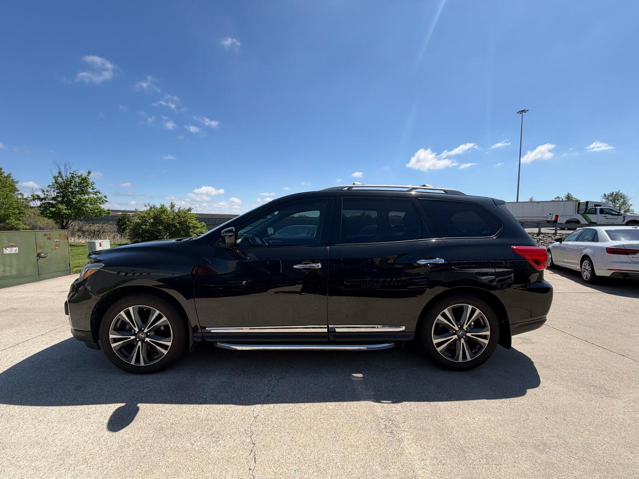 Nissan Pathfinder FWD Platinum 2018