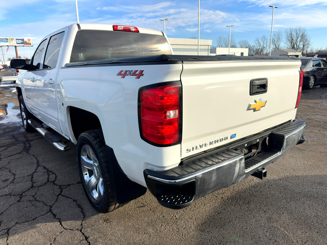 Chevrolet Silverado 1500 4WD Crew Cab 143.5" LT w/1LT 2018