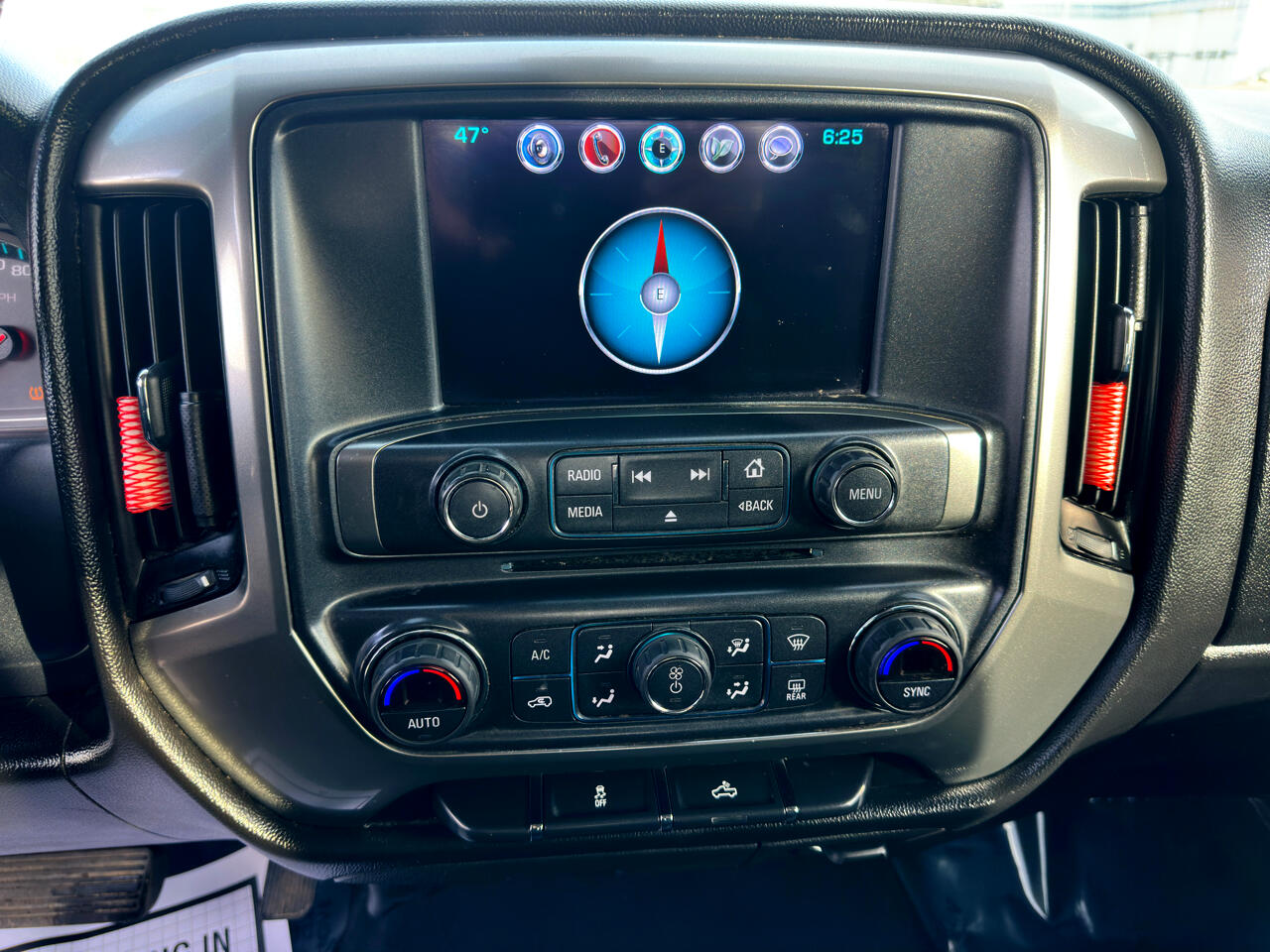 Chevrolet Silverado 1500 4WD Crew Cab 143.5" LT w/1LT 2018