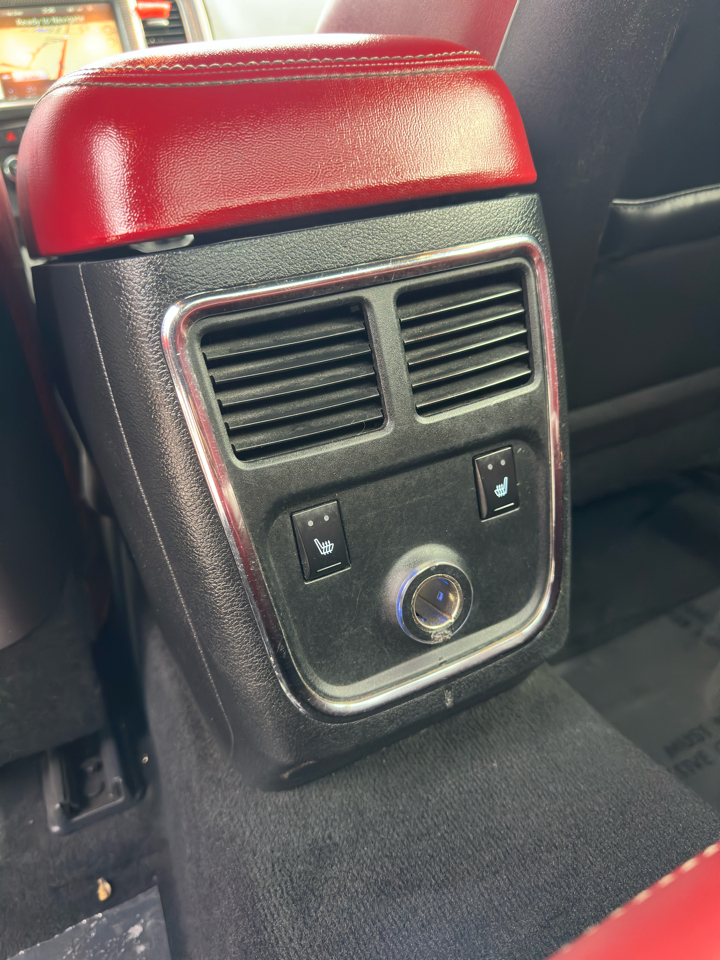 Dodge Charger 4dr Sdn SRT8 RWD 2012