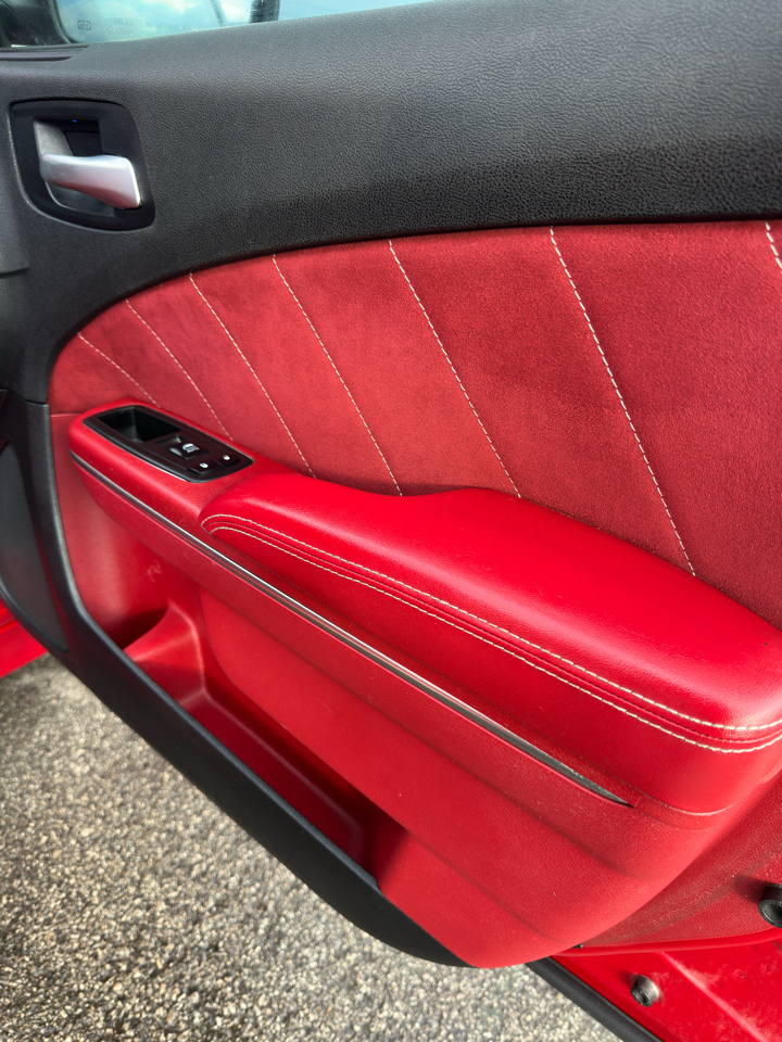 Dodge Charger 4dr Sdn SRT8 RWD 2012