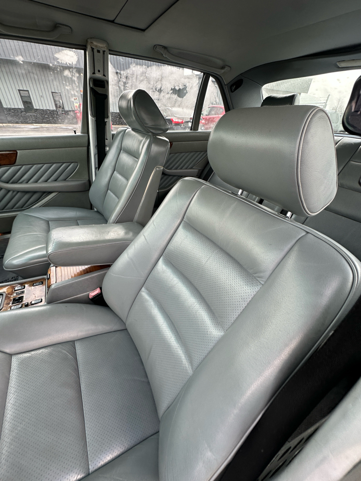 Mercedes-Benz 560 Series 4dr Sedan 560SEL 1991