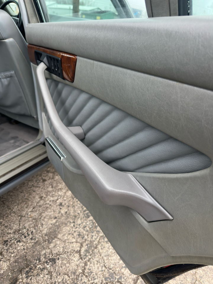 Mercedes-Benz 560 Series 4dr Sedan 560SEL 1991