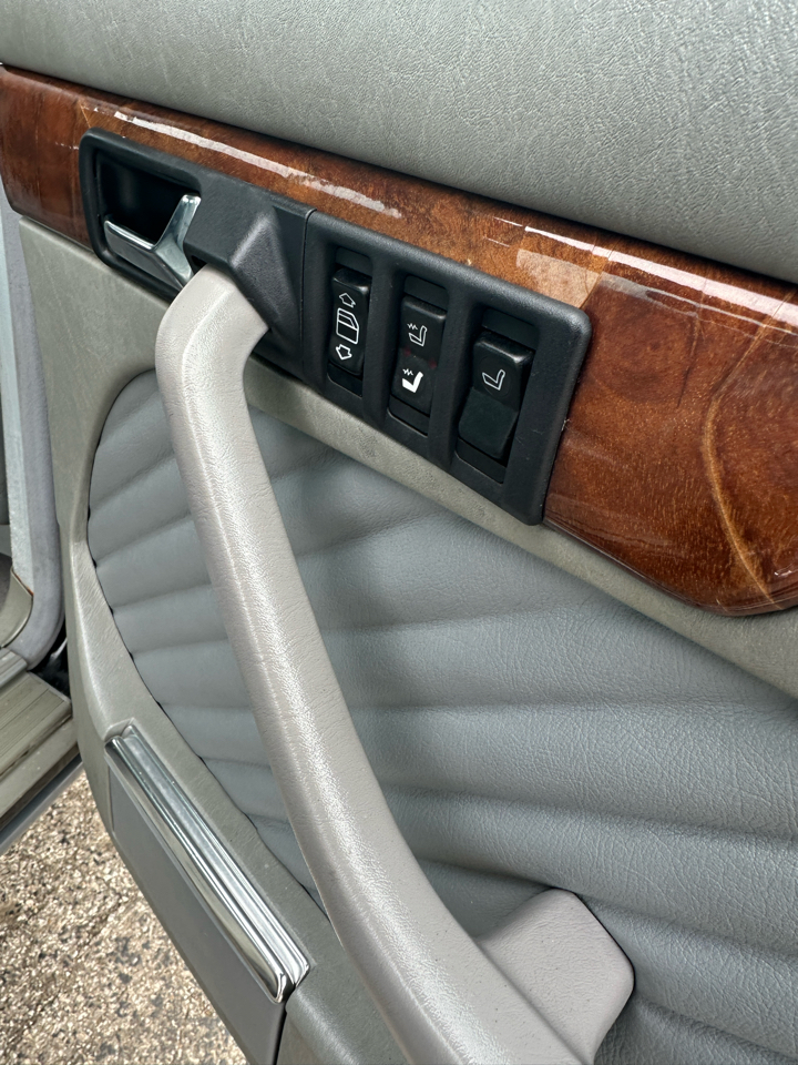 Mercedes-Benz 560 Series 4dr Sedan 560SEL 1991