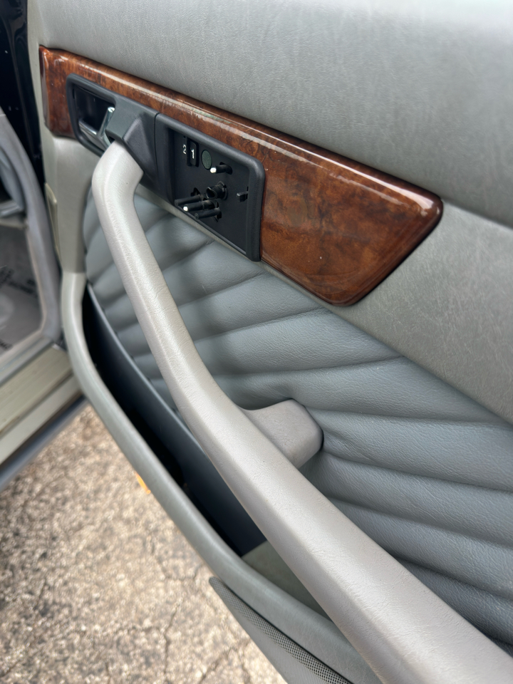 Mercedes-Benz 560 Series 4dr Sedan 560SEL 1991