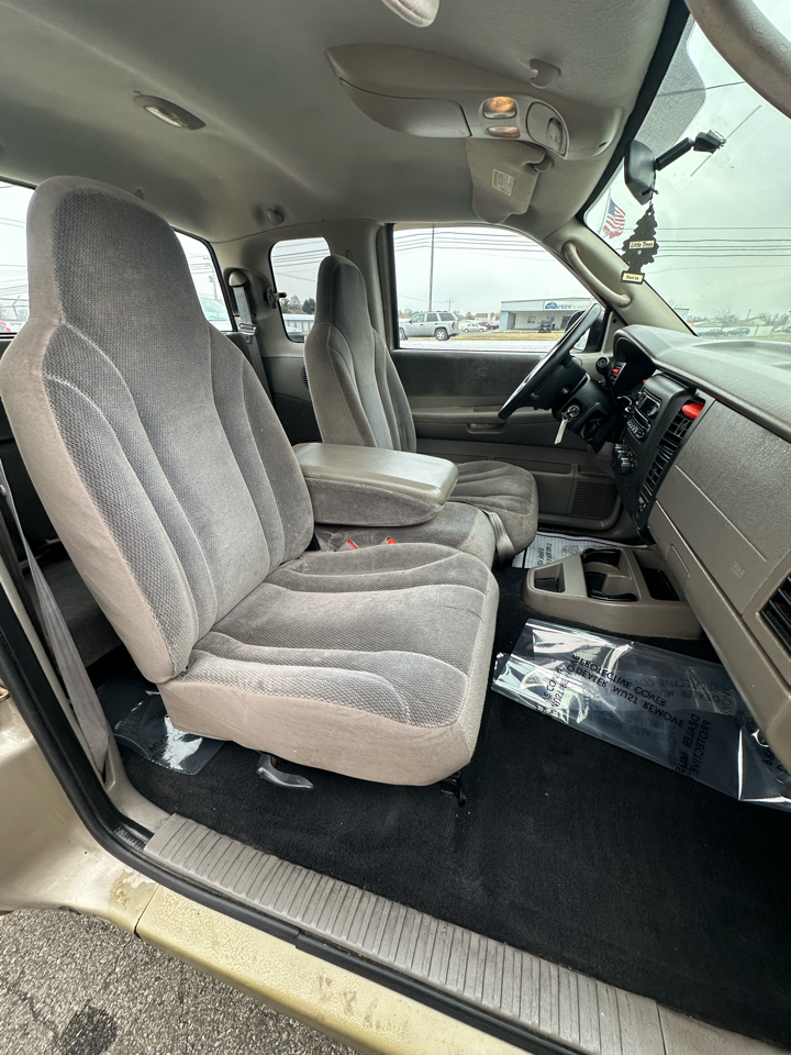 Dodge Dakota Club Cab 131" WB SLT 2002