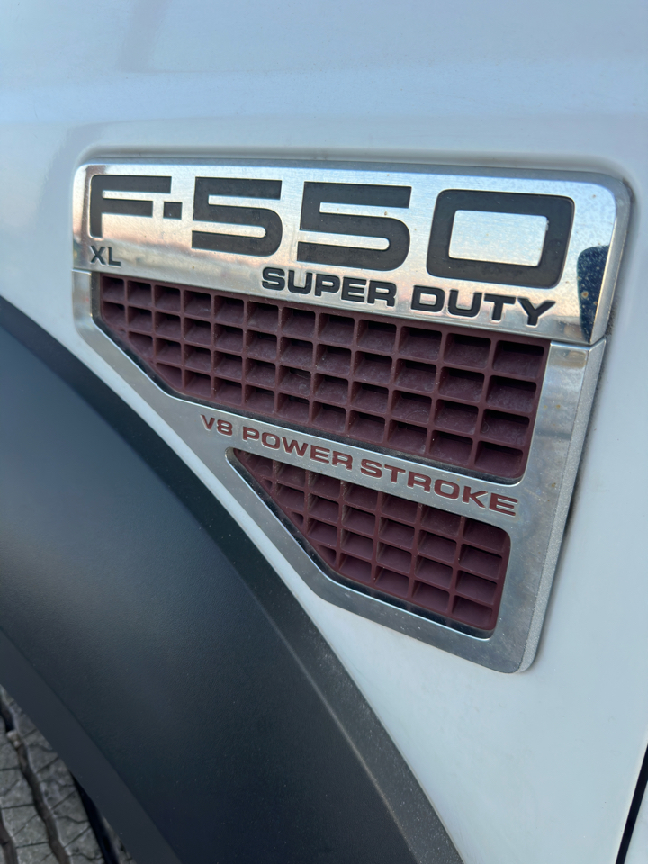 Ford Super Duty F-550 DRW 4WD Reg Cab 141" WB 60" CA XL 2008
