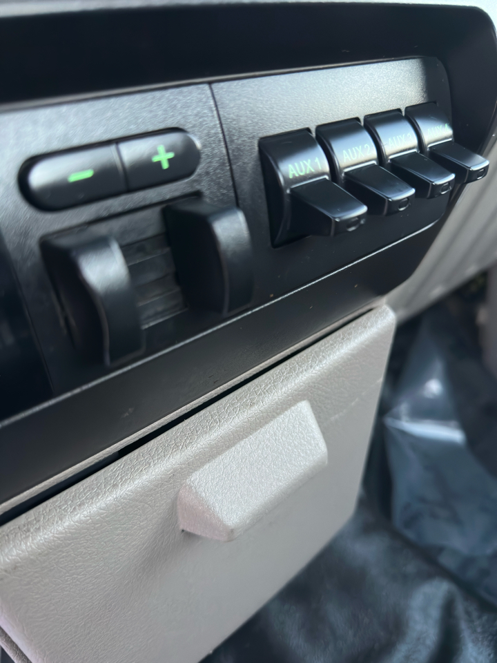 Ford Super Duty F-550 DRW 4WD Reg Cab 141" WB 60" CA XL 2008