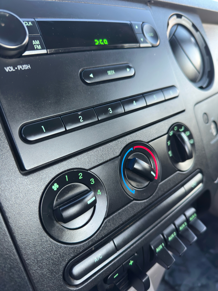 Ford Super Duty F-550 DRW 4WD Reg Cab 141" WB 60" CA XL 2008