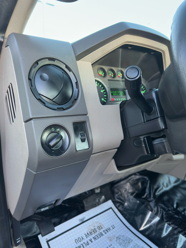 Ford Super Duty F-550 DRW 4WD Reg Cab 141" WB 60" CA XL 2008