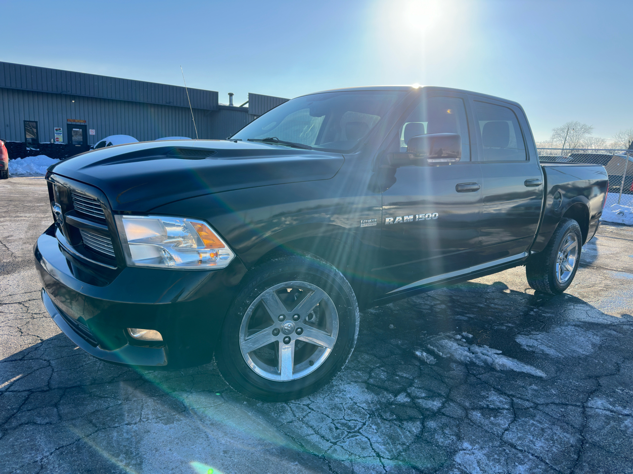 RAM 1500 4WD Crew Cab 140.5" Sport 2011