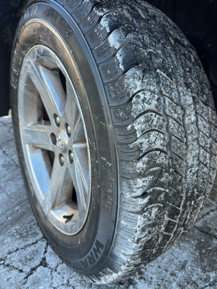 RAM 1500 4WD Crew Cab 140.5" Sport 2011