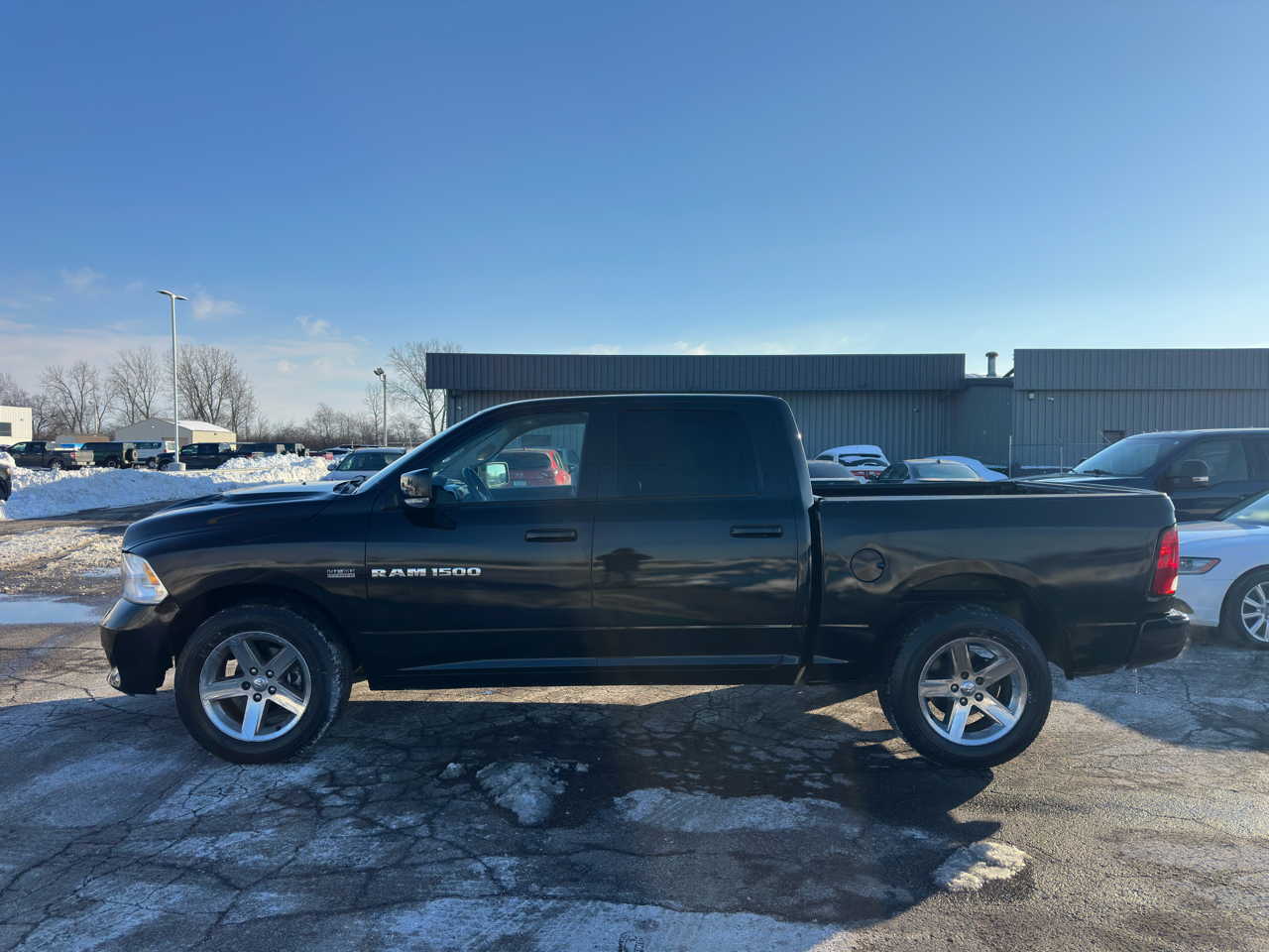 RAM 1500 4WD Crew Cab 140.5" Sport 2011