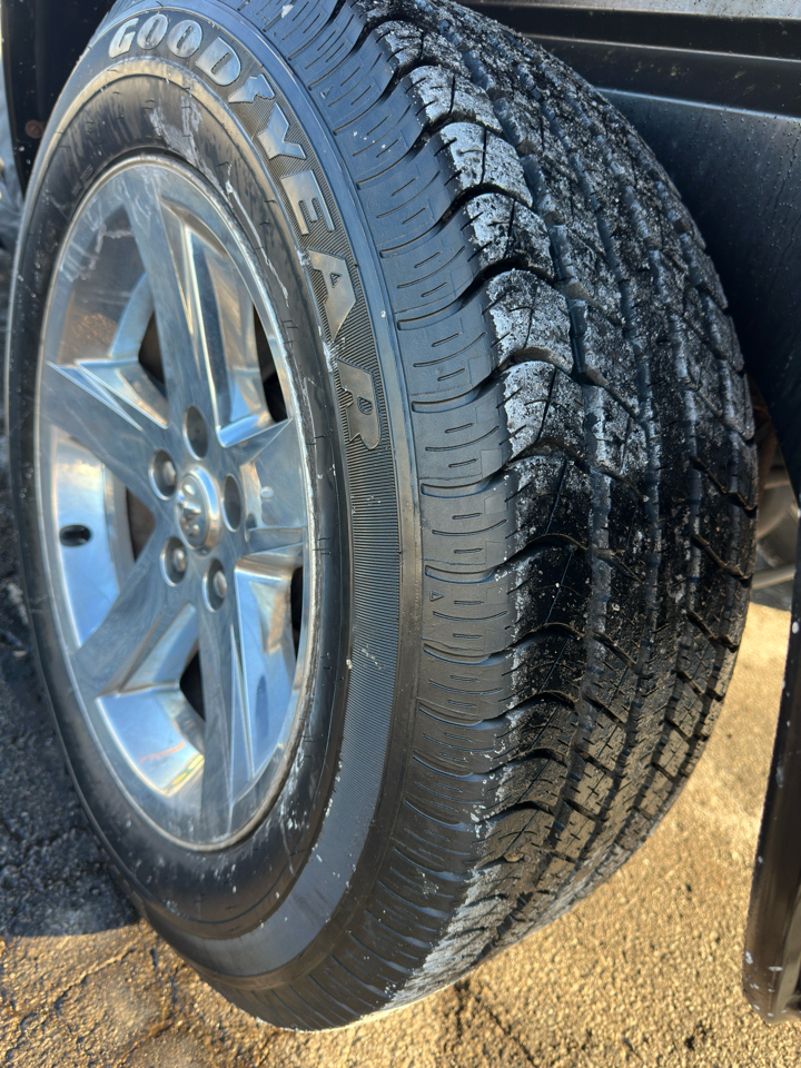 RAM 1500 4WD Crew Cab 140.5" Sport 2011