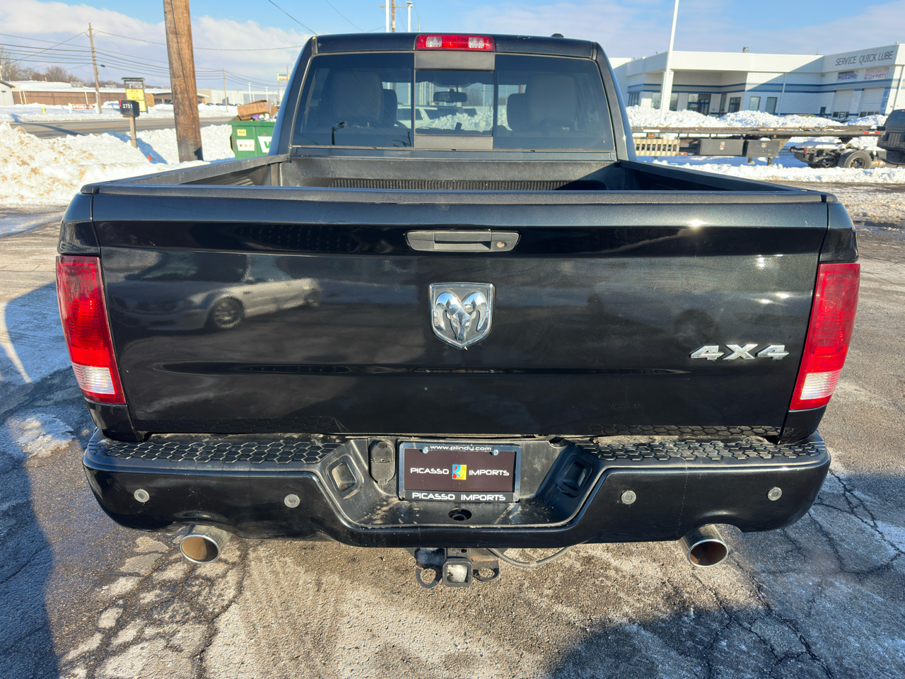 RAM 1500 4WD Crew Cab 140.5" Sport 2011