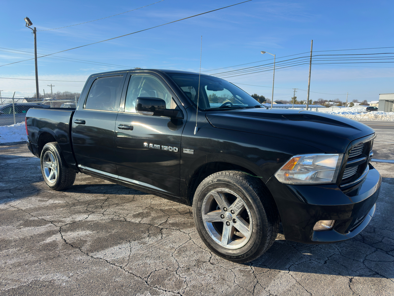 RAM 1500 4WD Crew Cab 140.5" Sport 2011