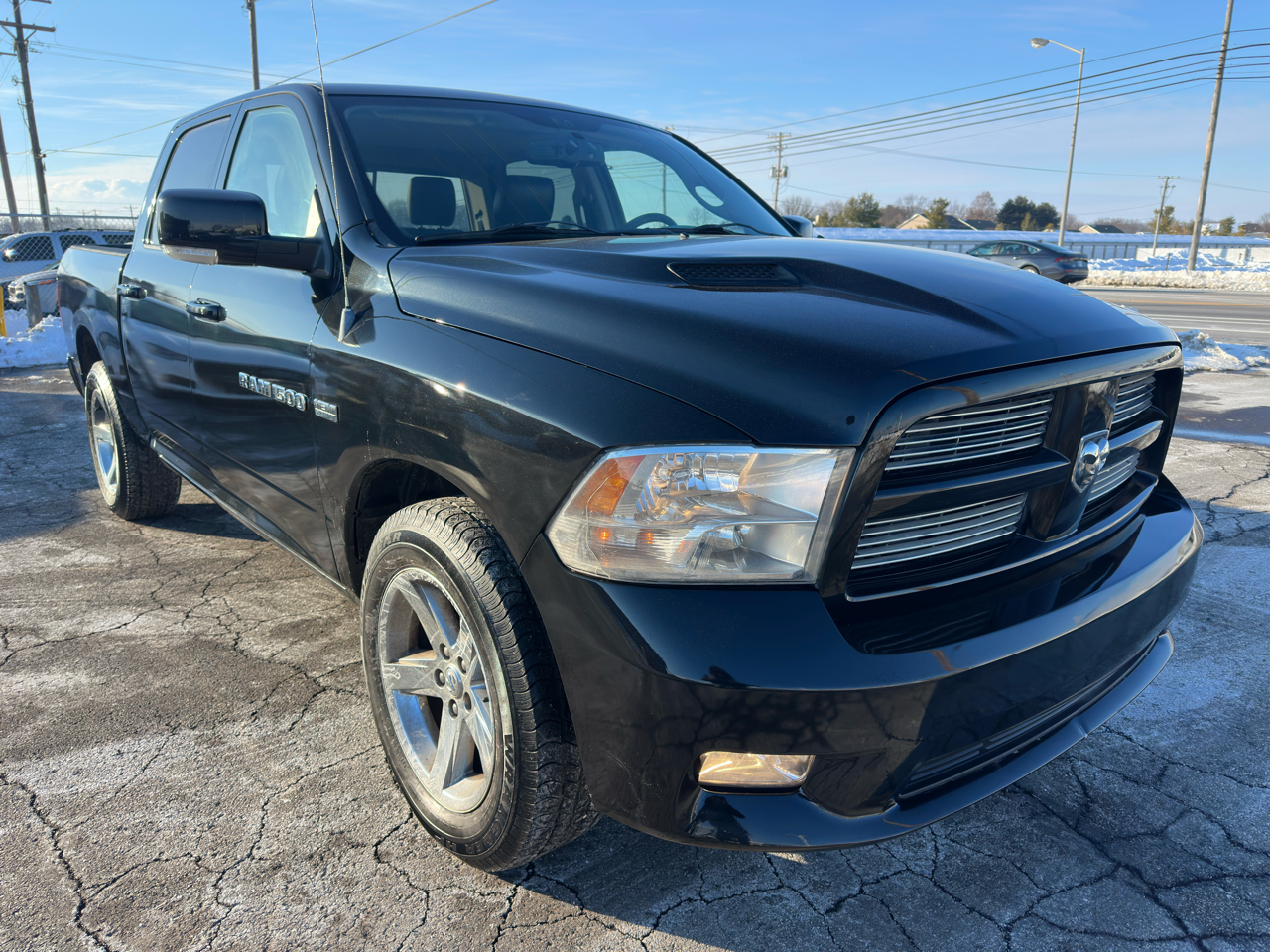 RAM 1500 4WD Crew Cab 140.5" Sport 2011