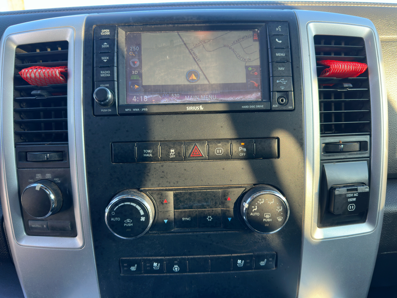 RAM 1500 4WD Crew Cab 140.5" Sport 2011