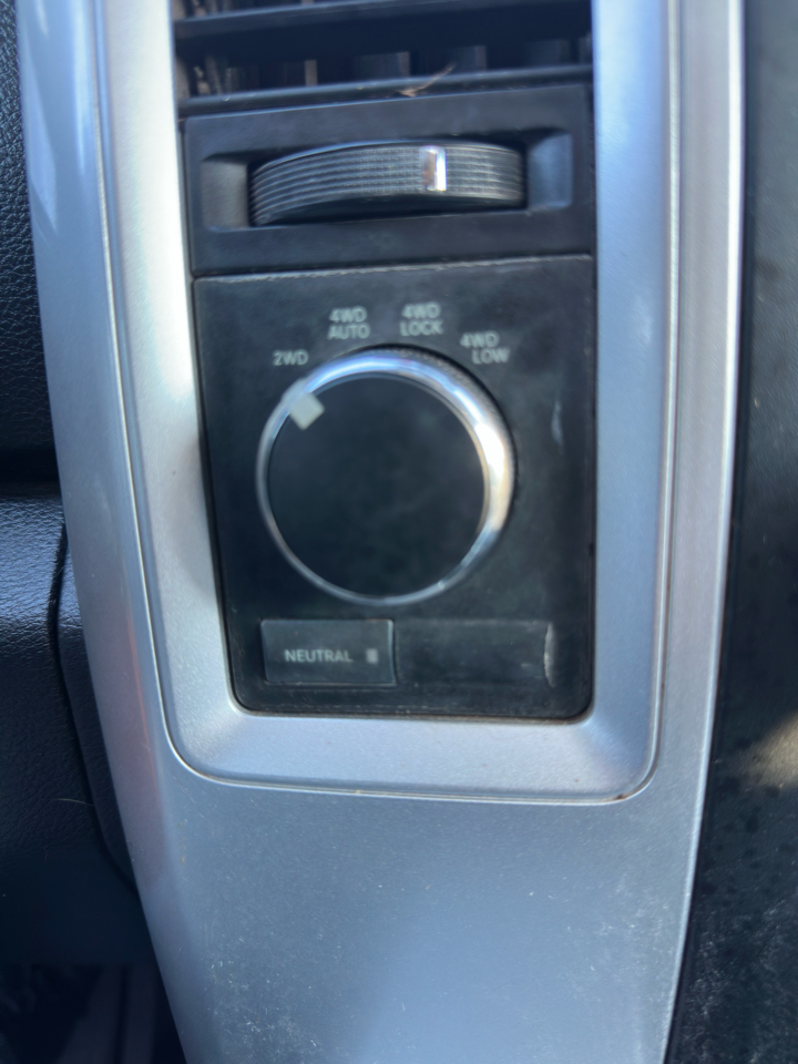 RAM 1500 4WD Crew Cab 140.5" Sport 2011