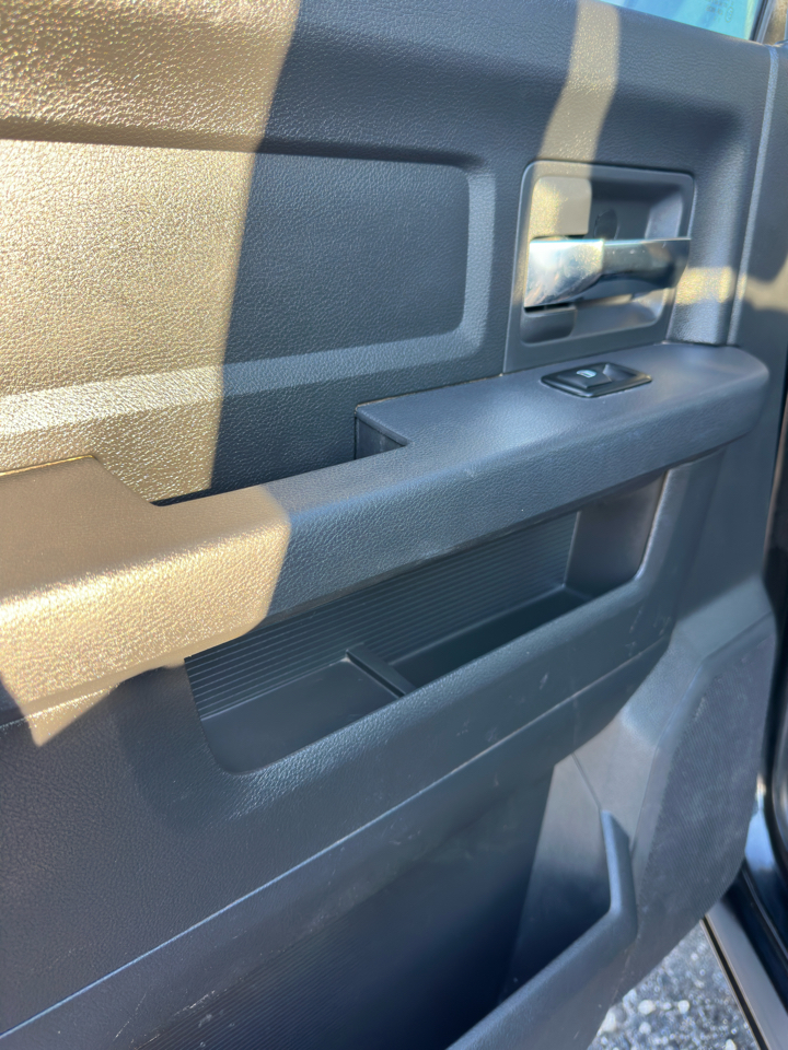 RAM 1500 4WD Crew Cab 140.5" Sport 2011