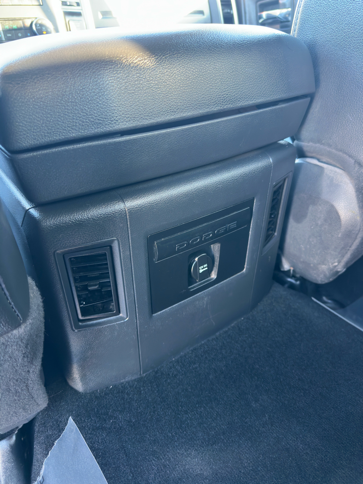 RAM 1500 4WD Crew Cab 140.5" Sport 2011