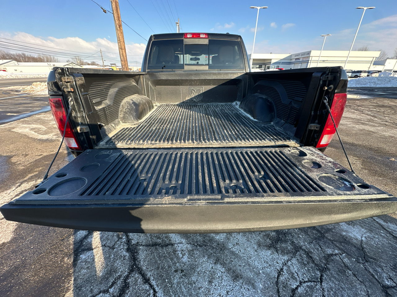 RAM 1500 4WD Crew Cab 140.5" Sport 2011